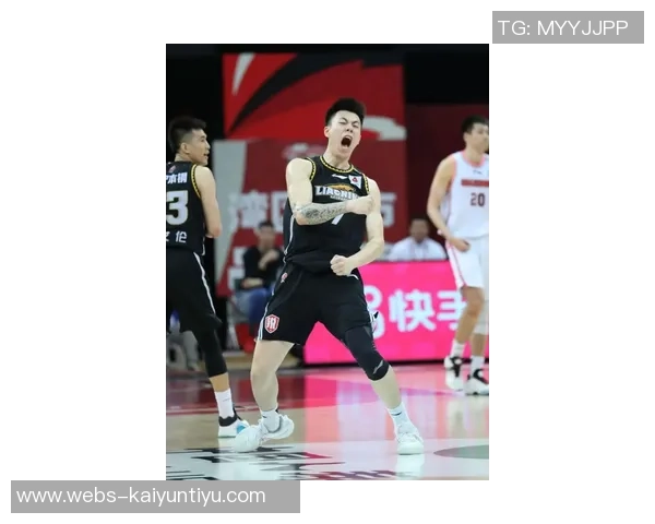 勇士与开拓者季前赛精彩对决展现新赛季球队实力与战术布局 勇士与开拓者季前赛精彩对决展现新赛季球队实力与战术布局